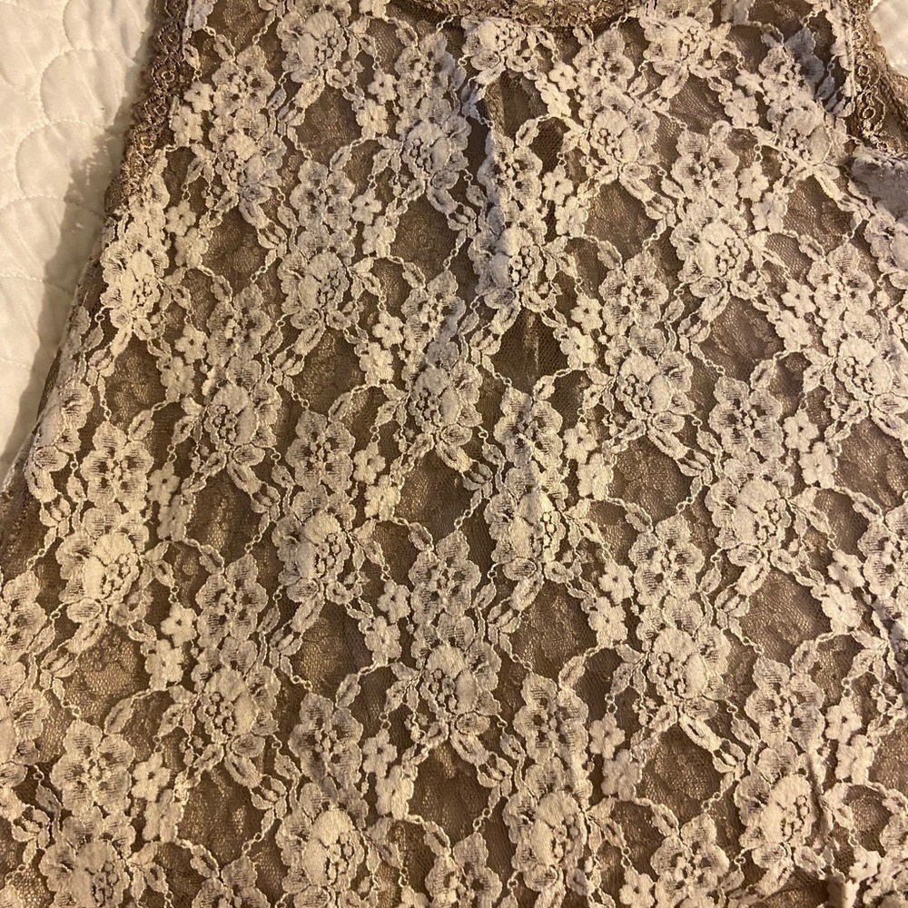 Tollar lace no sleeve shirt - Picture 3 of 4